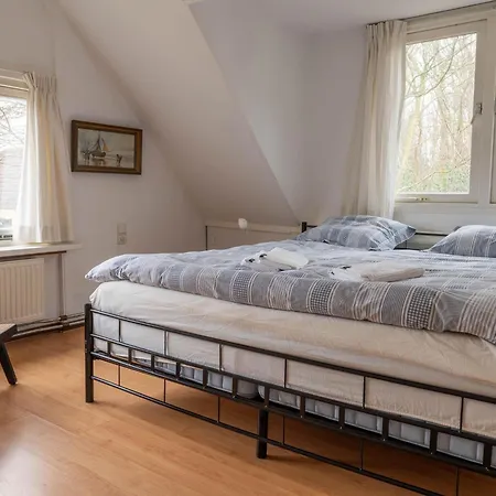 Near Noordwijk * Noordwijkerhout